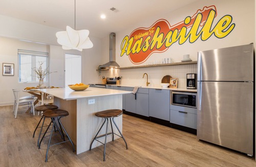 Buena Vista House | The Conway | Modern Music City Penthouse Sleeps 28