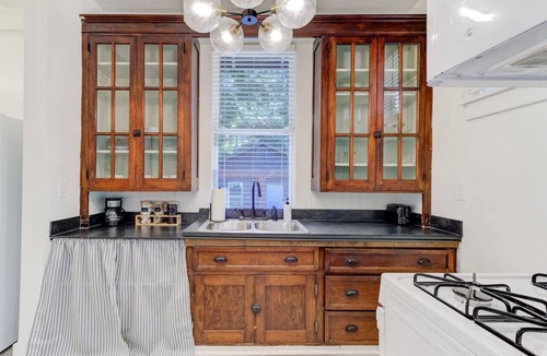 Cooper-Young Historic District Apartment | The Cooper Suite | Midtown Memphis