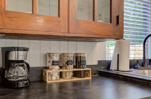 Cooper-Young Historic District Apartment | The Cooper Suite | Midtown Memphis