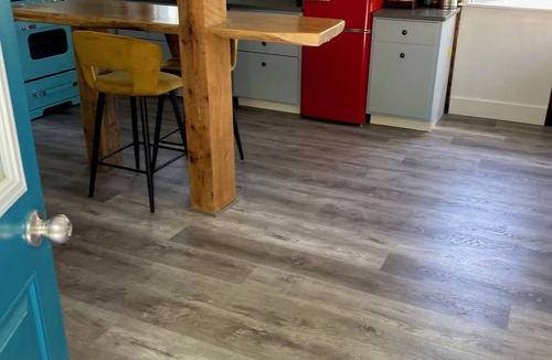 Martins River Cottage | The Cooperage: Renovated historic cottage on river