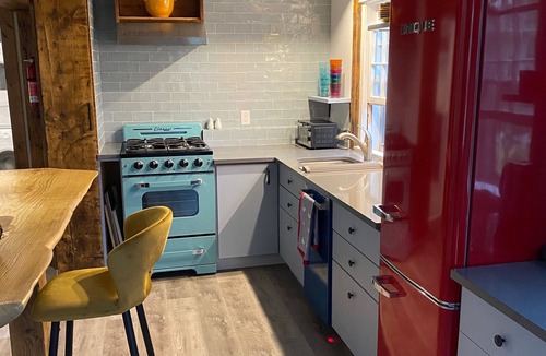 Martins River Cottage | The Cooperage: Renovated historic cottage on river