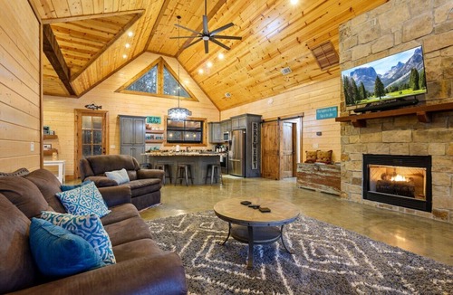 Hochatown Cabin | The Copper Hideout · Hochatown Hideout: Hot Tub, Fire Pit, Pure Relaxation