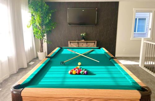 Southeast Calgary House | The Copperleaf Luxury Retreat with Hot tub