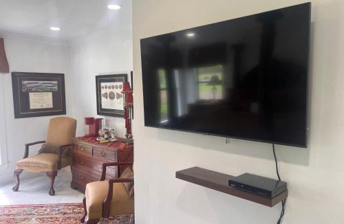 Tyler House | The Cora Suite