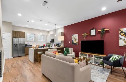 Fort Worth House | The Coral 2BD TownHouse 7ST Walkable