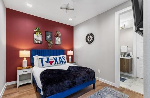 Fort Worth House | The Coral 2BD TownHouse 7ST Walkable