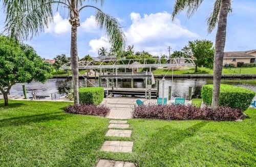 Caloosahatchee House | The Coral House