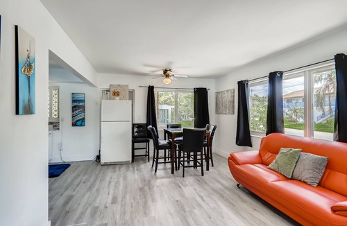 Singer Island Apartment | The Coral Sands