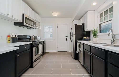 Meridian-Kessler House | The Corner Cottage -Walkable, Comfortable, Stylish