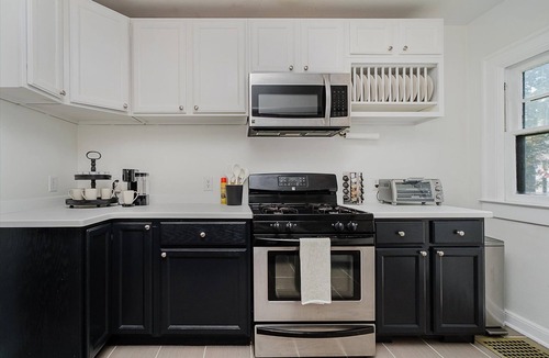 Meridian-Kessler House | The Corner Cottage -Walkable, Comfortable, Stylish