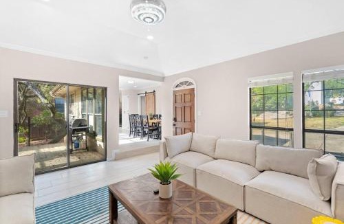 Helotes House | The Corniest Property in Texas ♥ 4 BR ♥ 1/4 Acre ♥