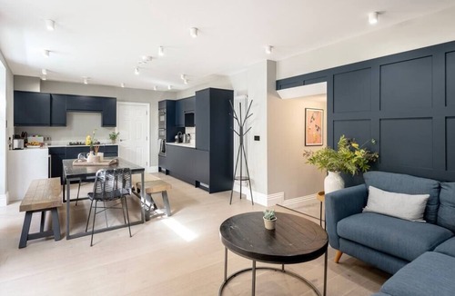 Bath Apartment | The Cornwell Wine Vaults