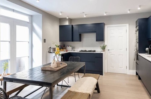 Bath Apartment | The Cornwell Wine Vaults