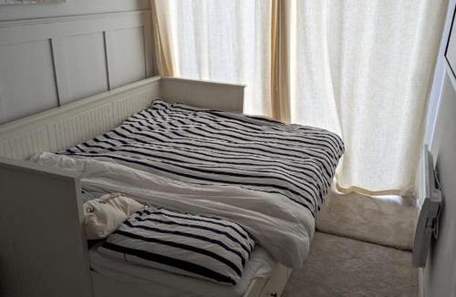 Crynant House | The Cosy Beach