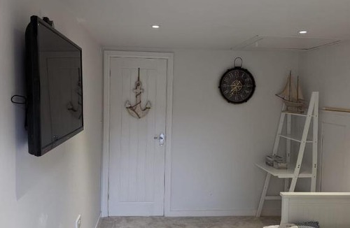 Crynant House | The Cosy Beach