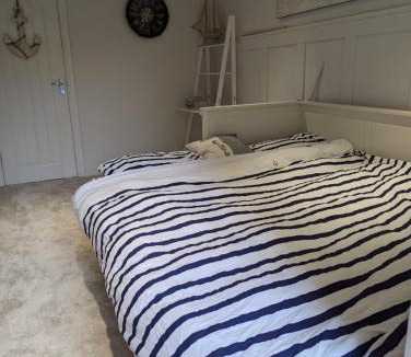 Crynant House | The Cosy Beach