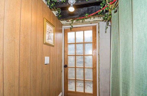 Mastic Beach House | The Cosy Cabin in Mastic Beach