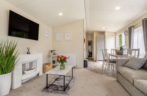 Evesham Cottage | The Cotswold Holiday Lodge