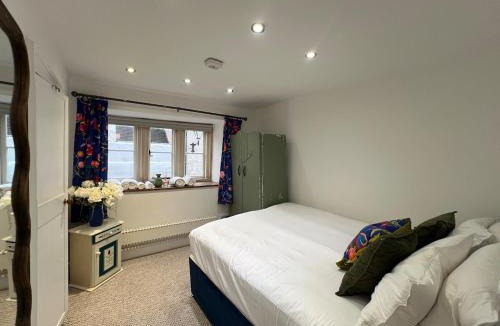 Tetbury House | The Cotswold Wellhouse