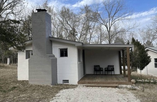 Eagle Rock House | The Cottage a Cozy cabin at Table Rock Lake - two blocks to water