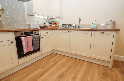 Bath Cottage | THE COTTAGE AT BARROW MEAD, family friendly, with open fire in Bath