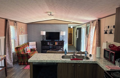 Coleman House | The Cottage at Blackberry Hill is located on a quiet country homestead.