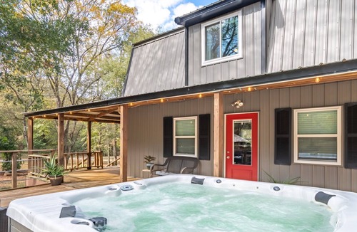 Lindale Cabin | The Cottage at Hidden Creek w/ Hot Tub & Firepit