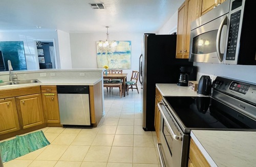 Flour Bluff House | The Cottage at Oso Bay with Pond View