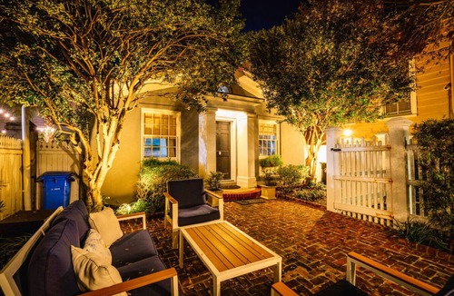 Cannonborough Elliotborough Cottage | The Cottage at Saint Philip Square, One Block to King, Charming Private Hideaway