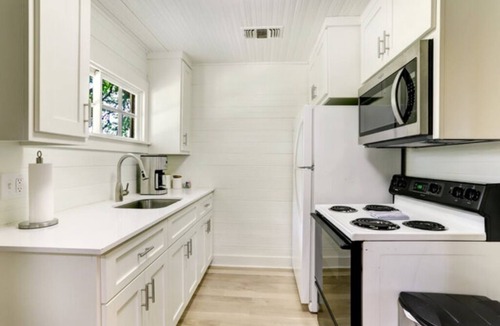 Warrenton House | The Cottage - Farmstead