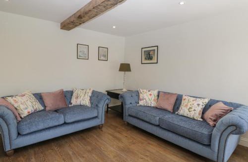 Malmesbury House | The Cottage