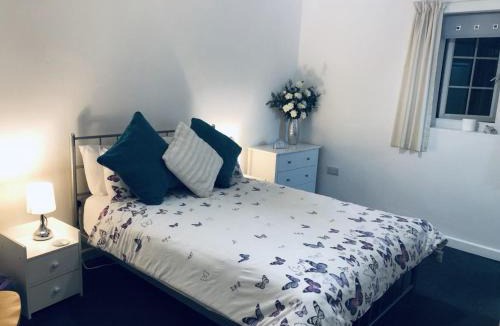 Redruth Cabin | The Cottage