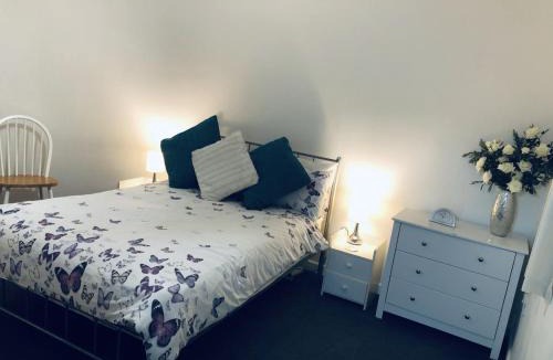 Redruth Cabin | The Cottage