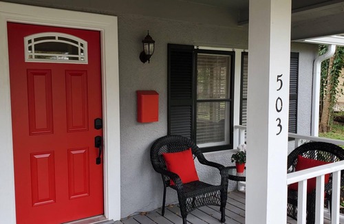 Georgetown Cottage | The Cottage @ Georgetown Square. 5% weekly discount; 10% monthly discount.