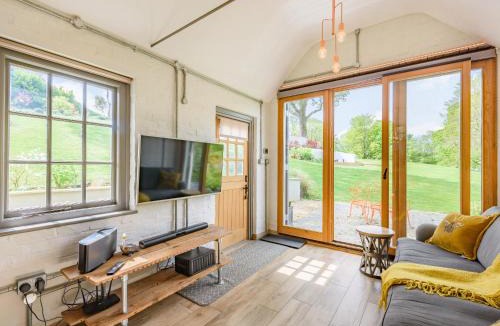 Cranleigh House | The Cottage High Wykehurst End