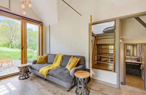 Cranleigh House | The Cottage High Wykehurst End