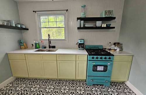 Liberty House | The Cottage House - Pool & Hot Tub