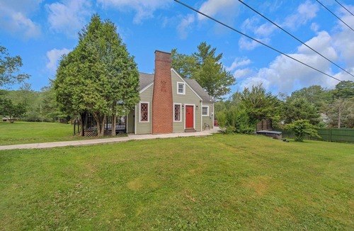 Liberty House | The Cottage House - Pool & Hot Tub
