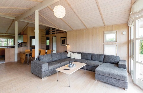 Store Kongsmark House | The cottage in Stillinge Strand has a kitchen open to the living room.