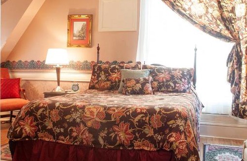 Great Bend Apartment | The Cottage Inn