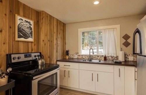 Roads End Cottage | The Cottage – Oceanview Hideaway