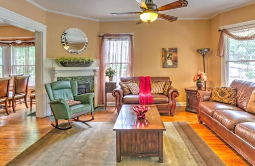 North Chattanooga House | The Cottage of North Chatt - Sleeps 12!
