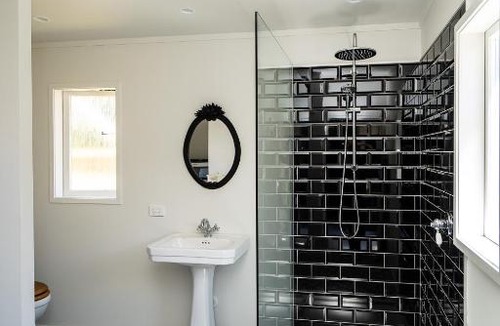 Russell House | The Cottage on Beresford