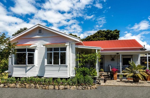 Russell House | The Cottage on Beresford