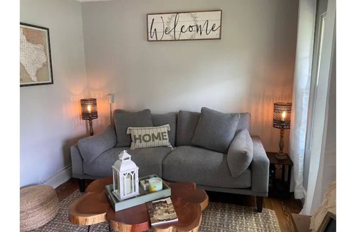Lockhart Cottage | The Cottage on Clearfork