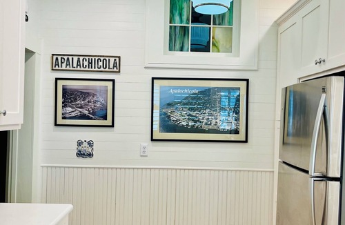 Historic Downtown Apalachicola Cottage | The Cottage on Commerce