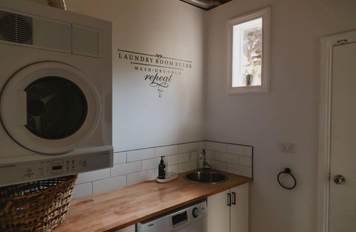 Tatura Apartment | The Cottage on Dhurringile