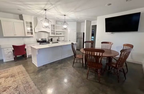 Fayetteville Cottage | The Cottage on Double Springs