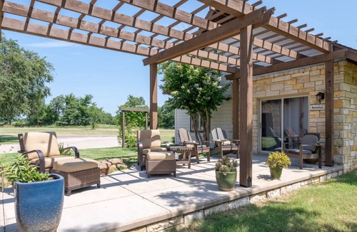 Garvin County Cabin | The Cottage - open floor plan. 2 queen beds + twin bunkbeds