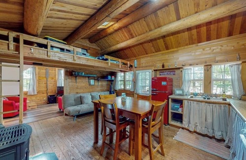 Franklin Cabin | The Cottage | Peaceful 32-Acre Lakefront Getaway | Canoe, Firepit & Big Deck